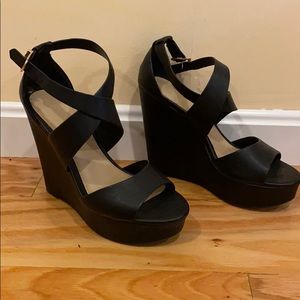Black wedges